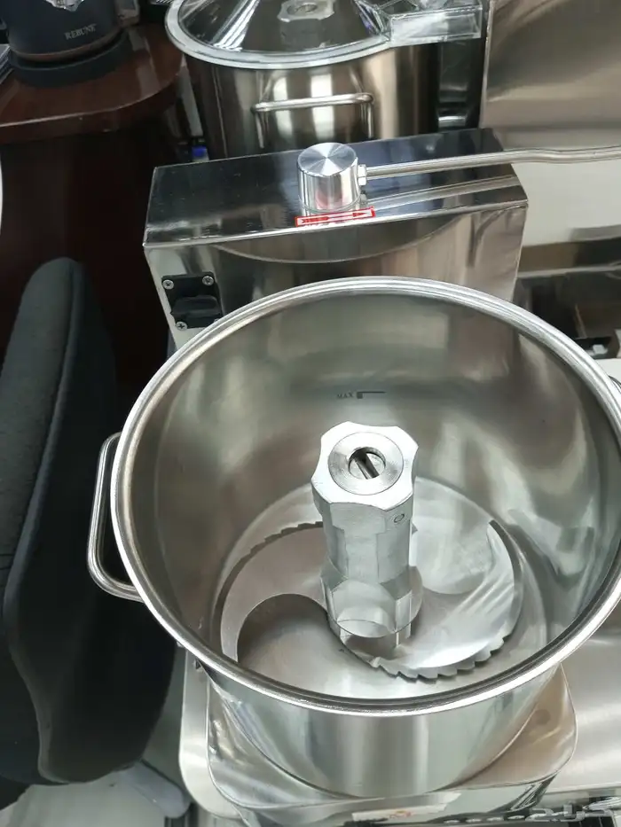 مكينة طحن الحمص وخلط الصوصات 3