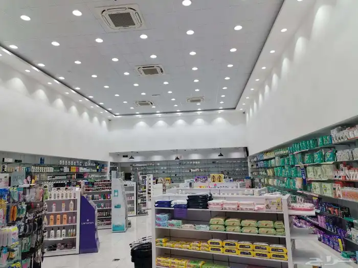 مكيفات وكاميرات وستاير وديكورات للبيع 1