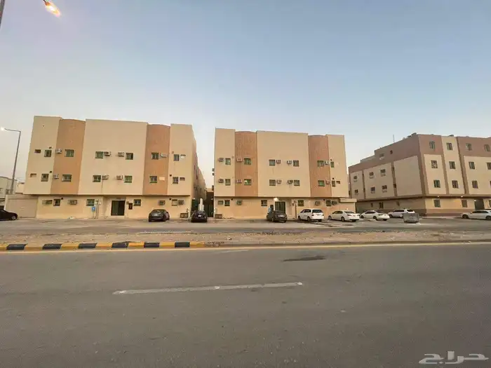 للايجار عمارتين بحي العقيق تتكون كل عماره من 8شقق شقق من أ 0