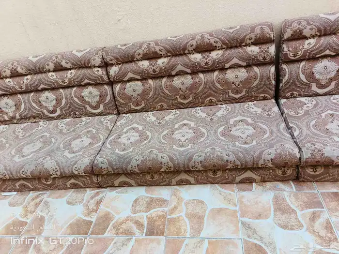 كنب مستخدم نضيف للتواصل 3