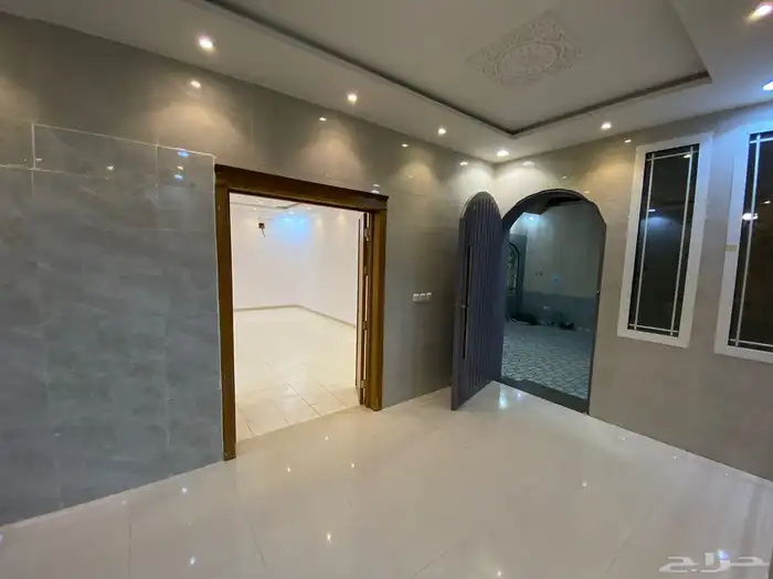 للبيع فيلا مرهونه دور واربع شقق حي الرمال 6