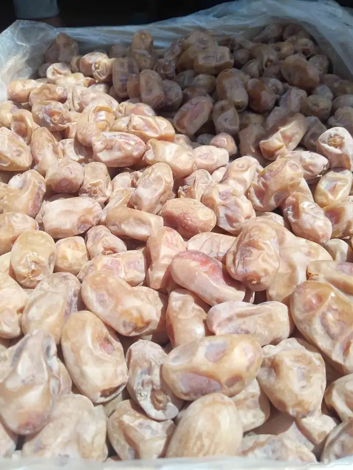 يوجد لدينا تمور فاخره للبيع 1