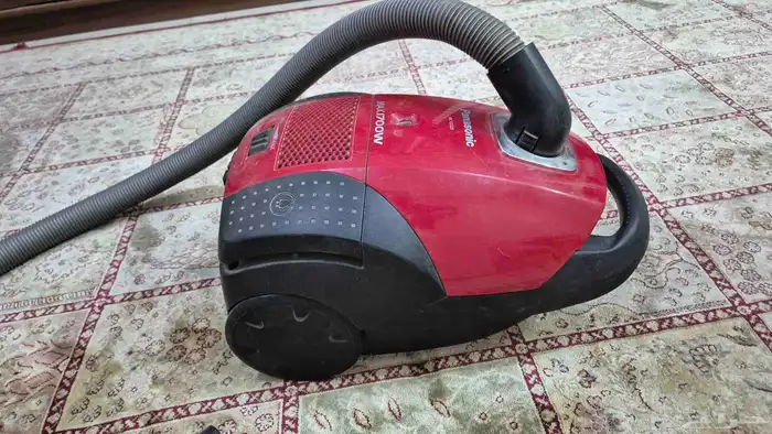للبيع مكنسة وماكينة خياطة 0