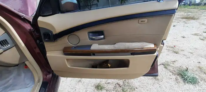 للبيع بي ام دبليو BMW 735i موديل 2002 15