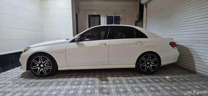مرسيدس E500 V8 Biturbo 4
