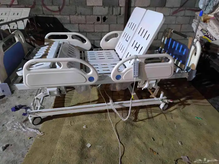 سرير طبي كهربائي ذو جوده عليه فرشه جونب فيبر 3