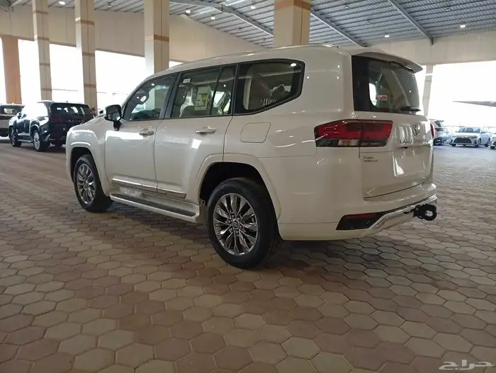 تويوتا لاندكروزر GXR L3 2025 3