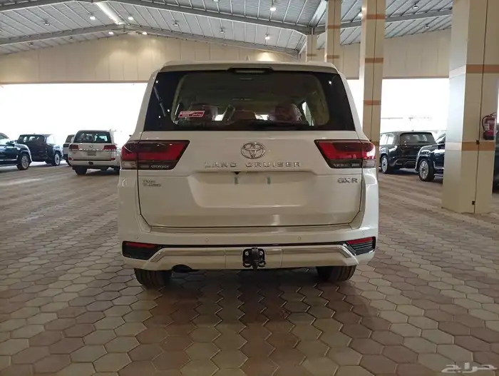 تويوتا لاندكروزر GXR L3 2025 4