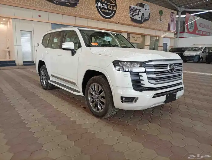 تويوتا لاندكروزر GXR L3 2025 7