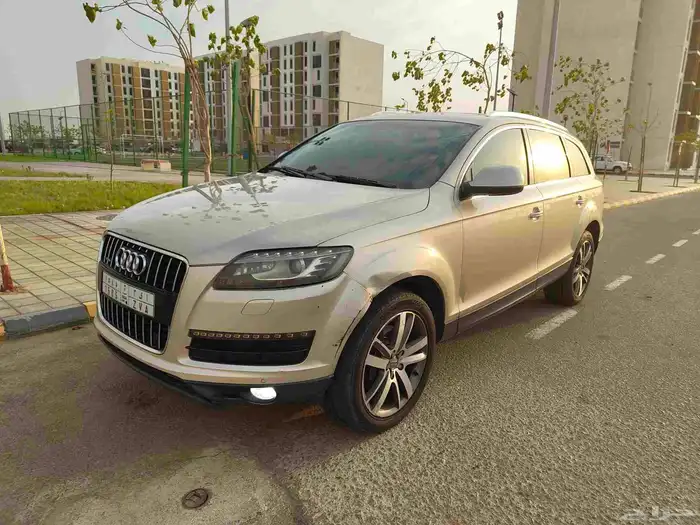 audi Q7 2010 0
