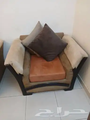 اثاث طقم كامل كنب بحالة جيدة للبيع 250 ريال و قابل للتفاوض 1