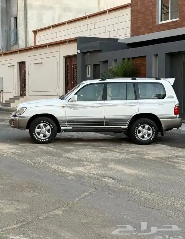 لاندكروزر 2002 VXR خليجي 8 سلندر قير عادي او البدل المناسب 6