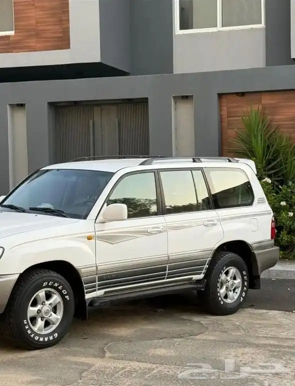 لاندكروزر 2002 VXR خليجي 8 سلندر قير عادي او البدل المناسب 5