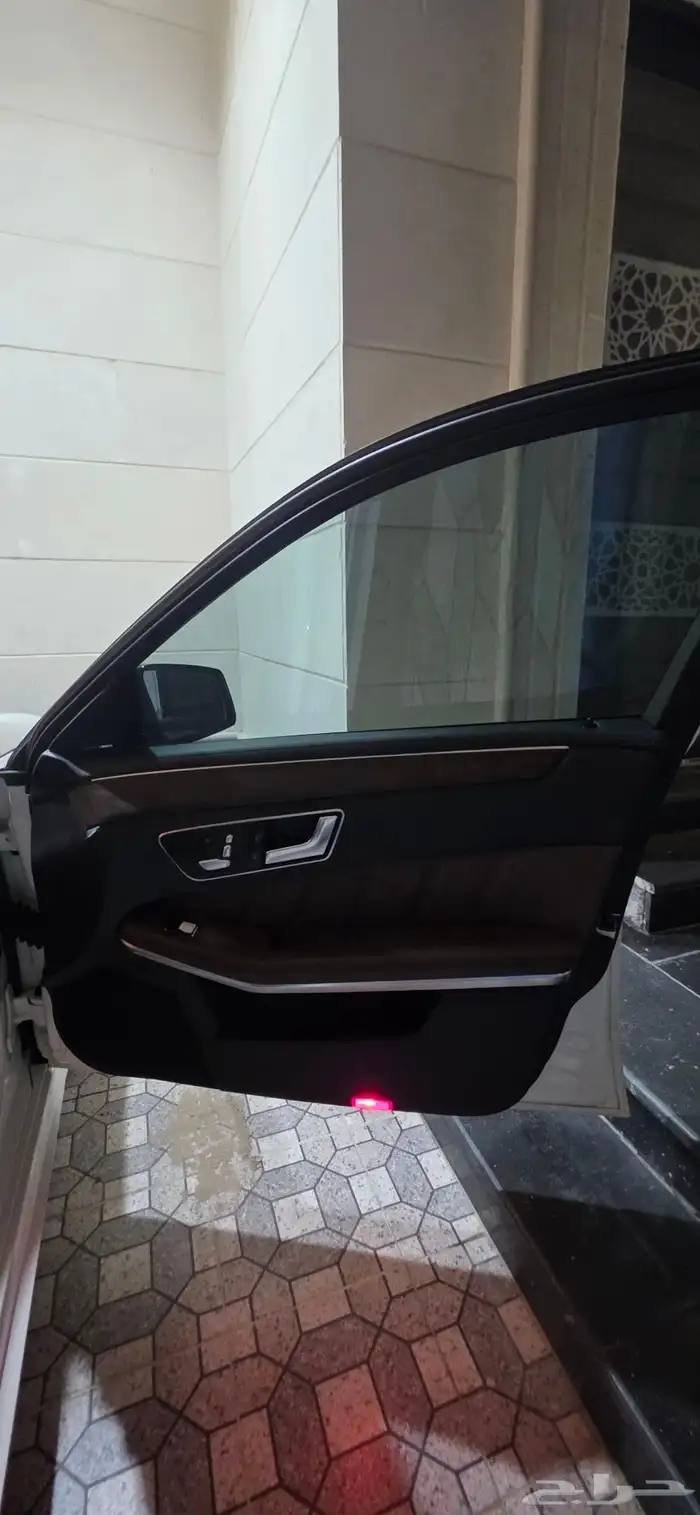 مرسيدس E500 V8 Biturbo 29