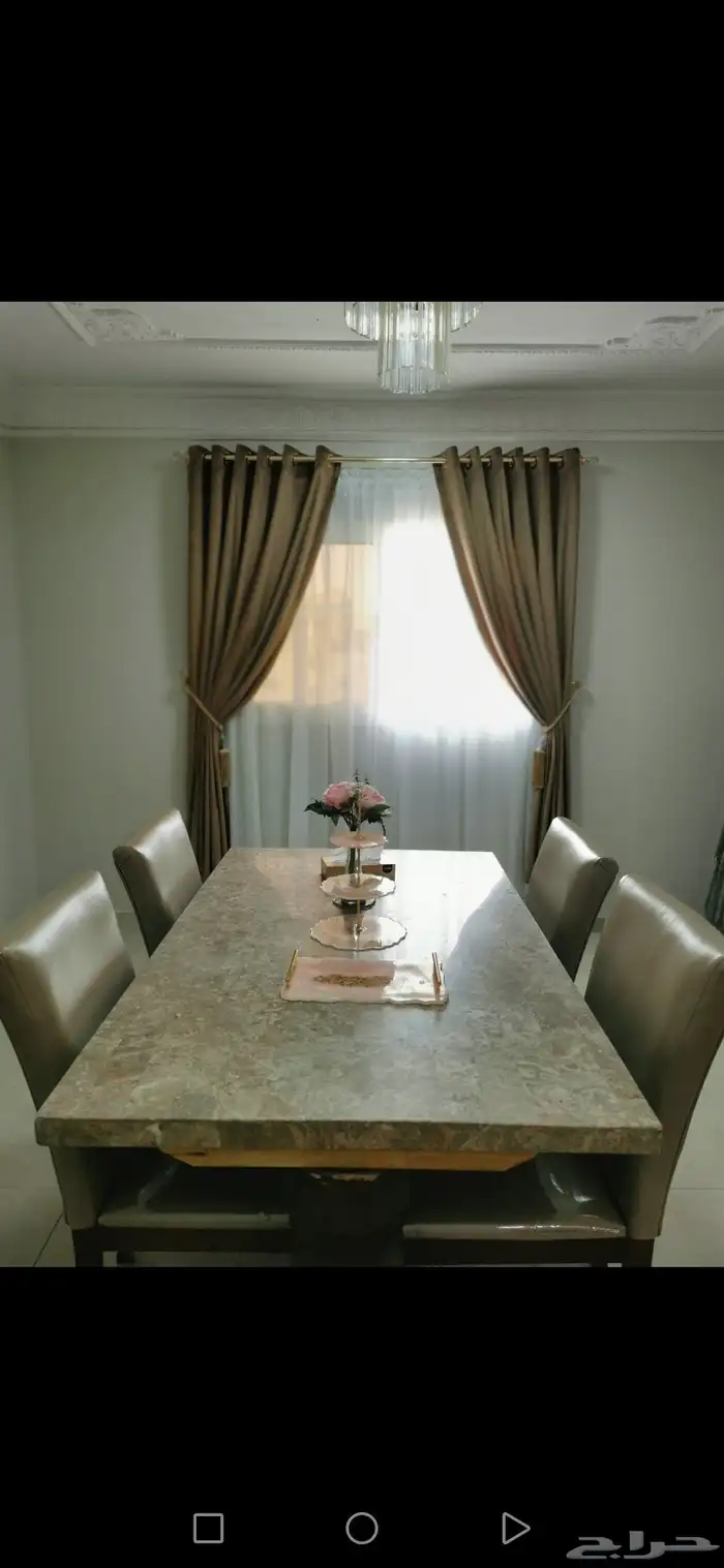 طاولة رخام مع 4 كراسي جلد فخمة جدا 2