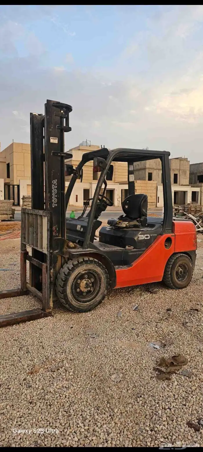 رافعة شوكيه للايجار اليومي وشهري معا السواق وبدون سواق 5