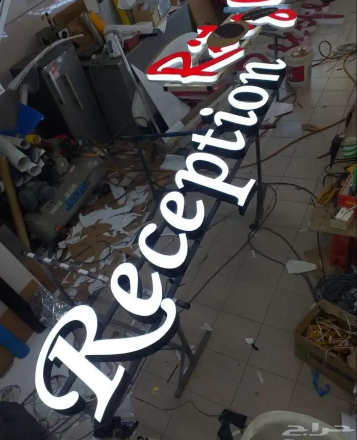 لوحات اعلانيه كلادينج حروف بارزه مضيئه زنكور استيل اكريليك 2