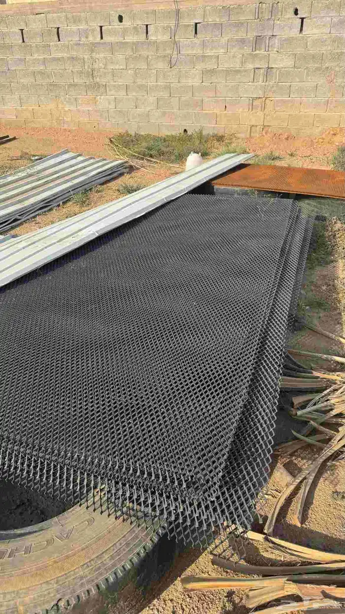 شبوك فتحات صغيره ثقيله جدآ جدآ جدآ ولم تستخدم 1