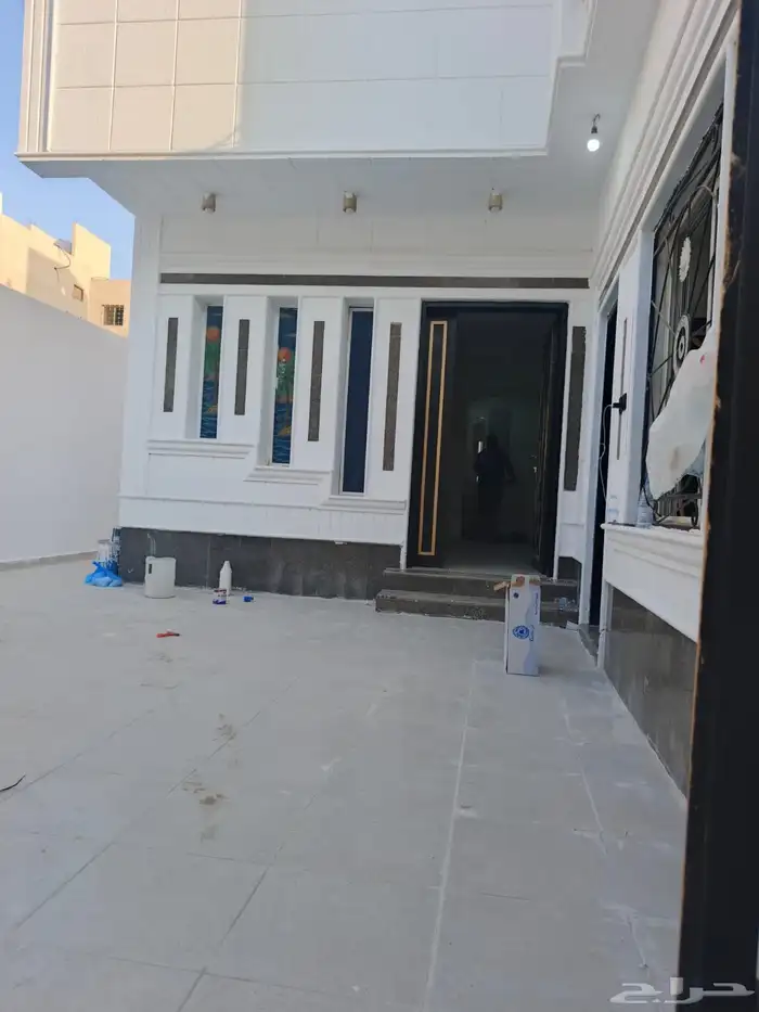 للبيع فيلا درج داخلي وشقتين حره 3