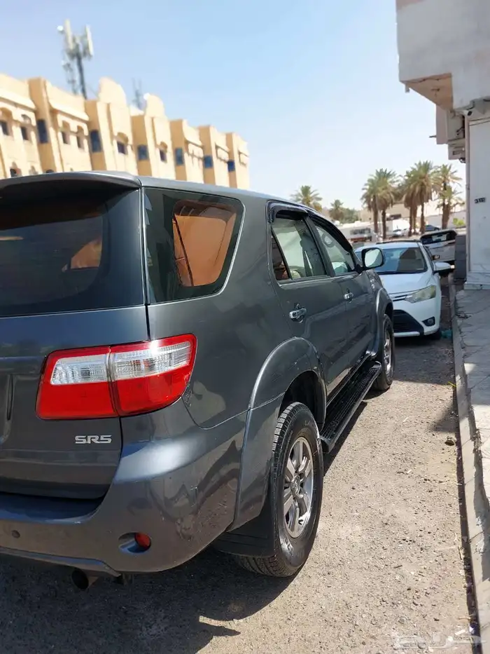 Toyota fortuner model 2010 6