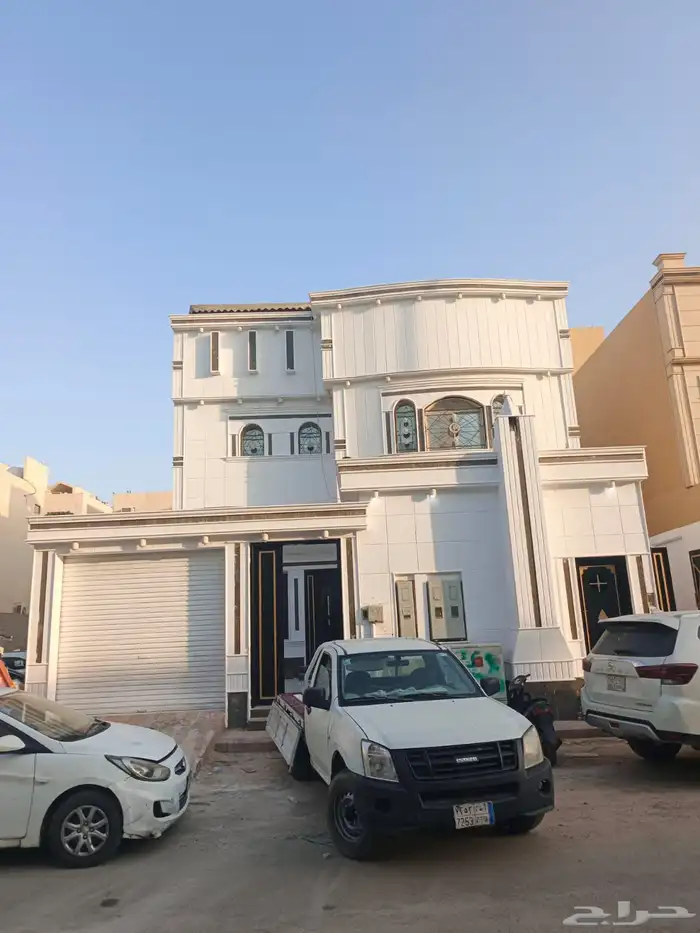 للبيع فيلا درج داخلي وشقتين حره 0