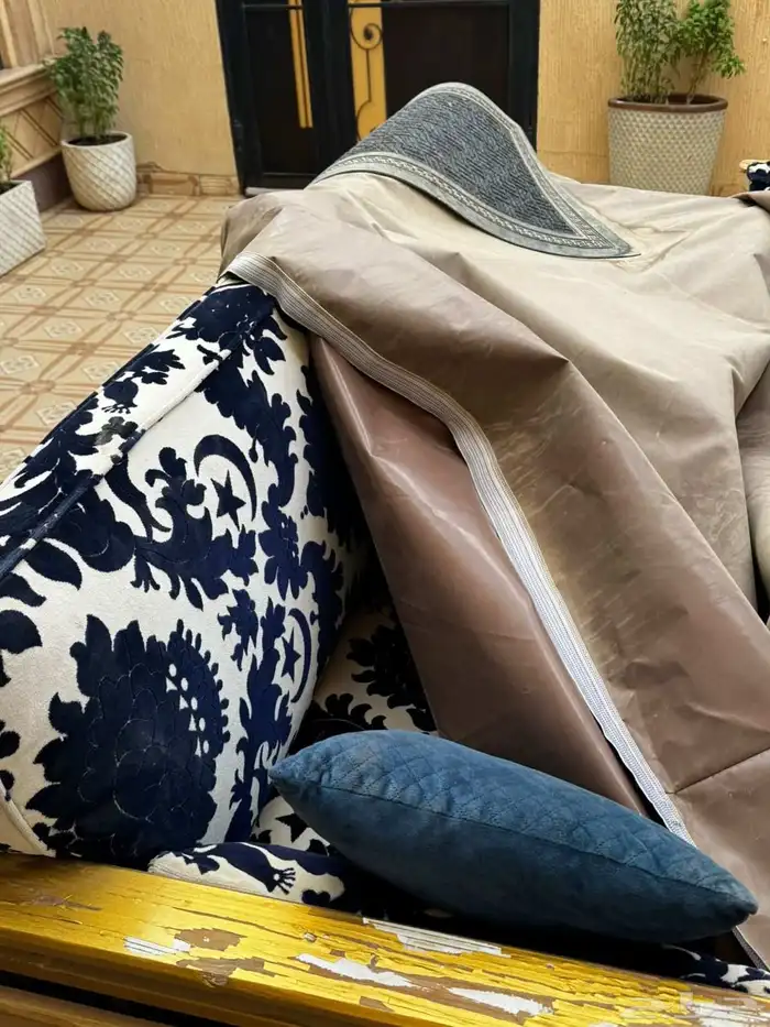 كارسي شعبية مع لمساندها واغطيتة وطاولة لكراسي حديد مع طاولة 0
