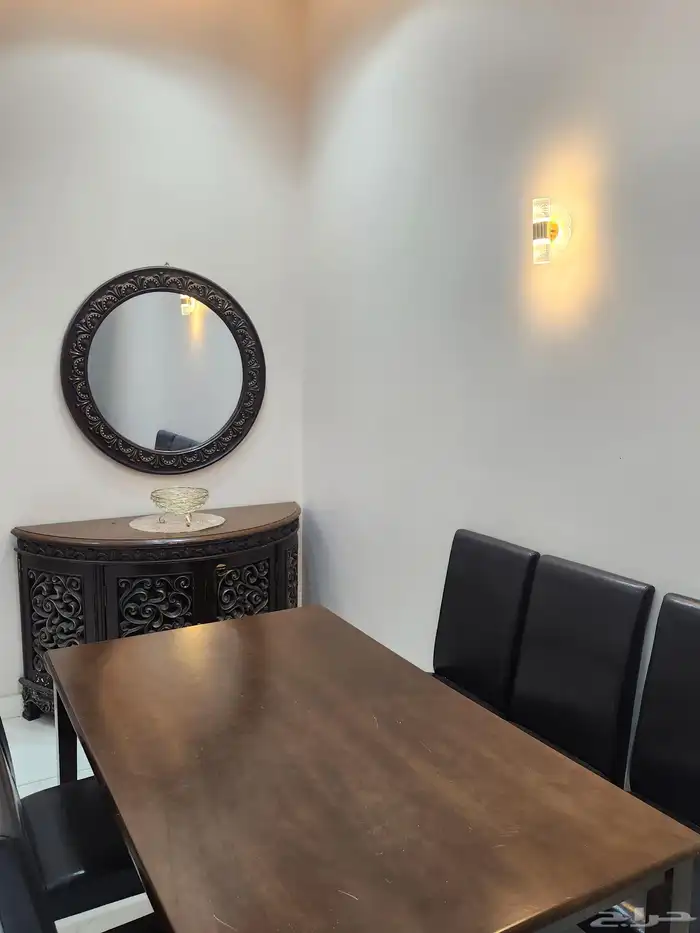 طاولة طعام ومدخل مع مرايه 1