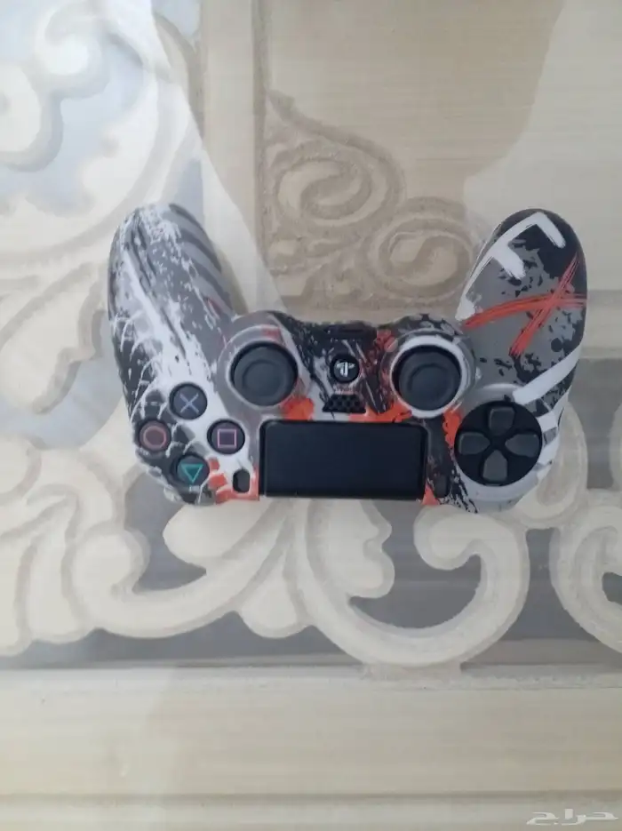 بلاستيشن فور جديد إستعمال شهر  وسبب البيع أحتاج الفلوس 1