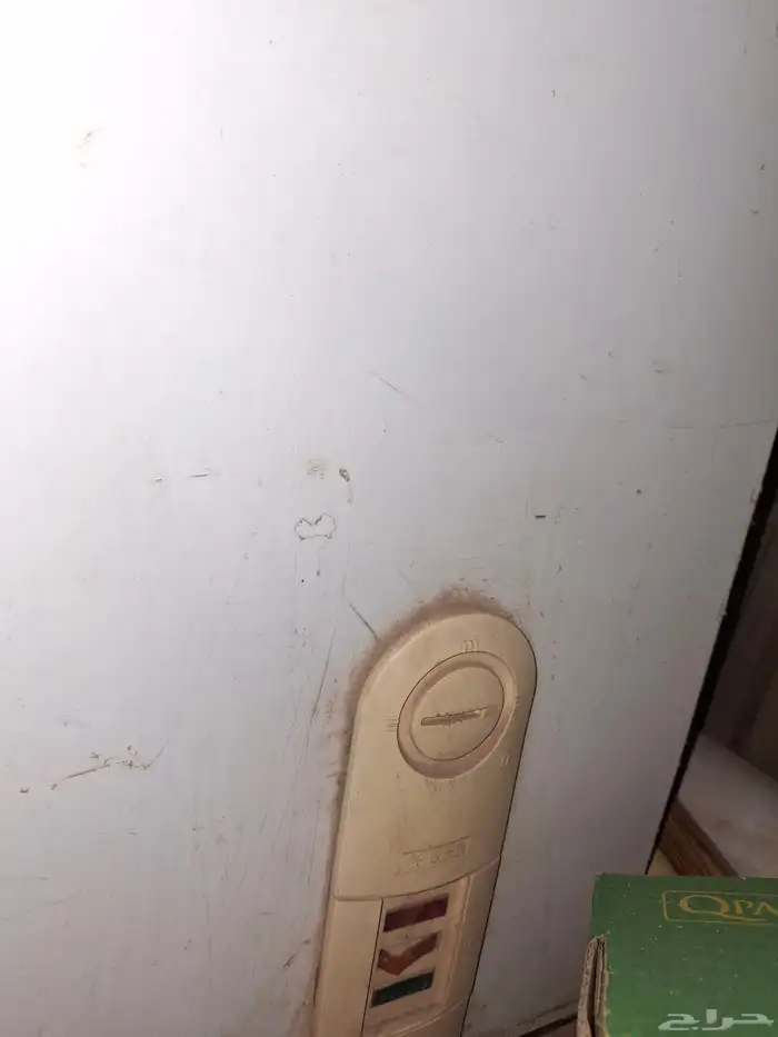 فريزر كبير نظيف على الشرط 3