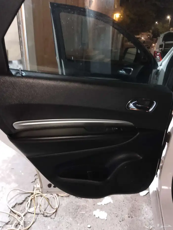 شاب سعودي يوجد لدي تلميع جميع انواع السيارات داخلي وخارجي 4