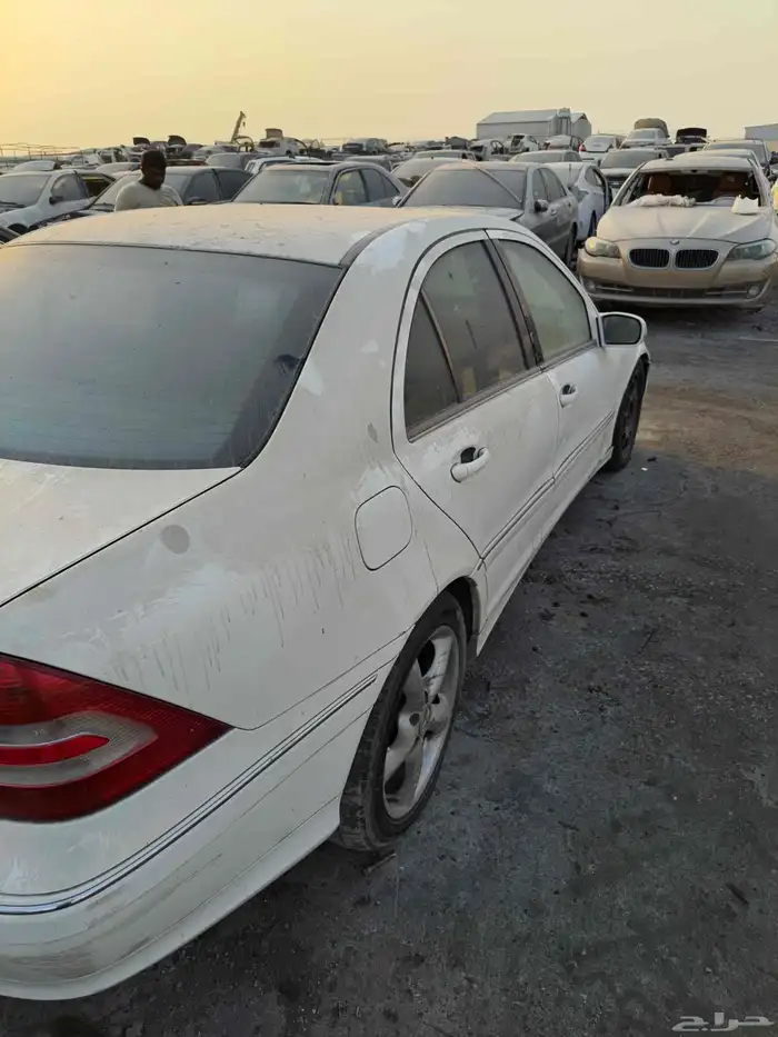 قطع غيار مرسيدسE200 موديل 2005 تشليح 4