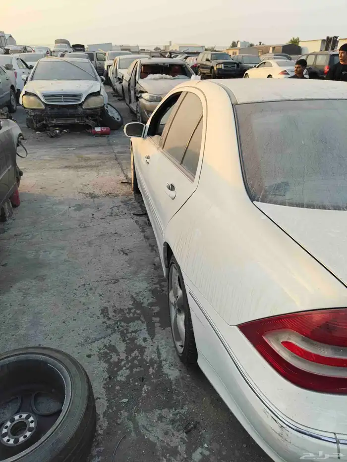 قطع غيار مرسيدسE200 موديل 2005 تشليح 3