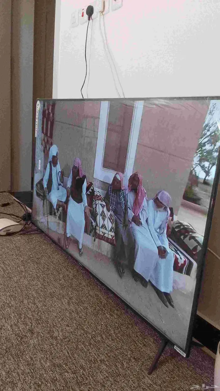 للبيع شاشه 65بقراطيسها شرط اغراض معاها 0