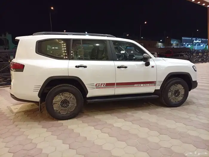 تويوتا لاند كروزر GR سبورت (Toyota Land Cruiser GR Sport). 6
