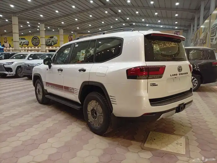 تويوتا لاند كروزر GR سبورت (Toyota Land Cruiser GR Sport). 3