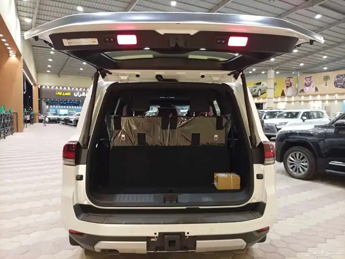 تويوتا لاند كروزر GR سبورت (Toyota Land Cruiser GR Sport). 8