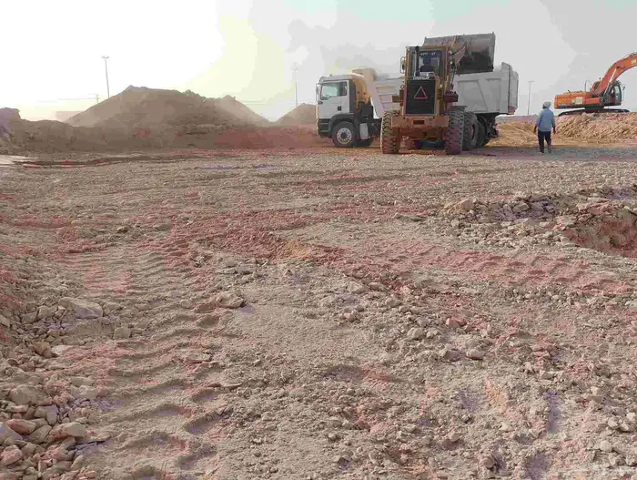 شيول وقلاب  وتريلا  مسح ارضيات  ترحيل حجر  دفان 4