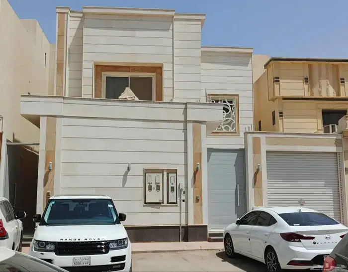 للبيع فيلا دور و3شقق في الرياض في حي الرمال 0