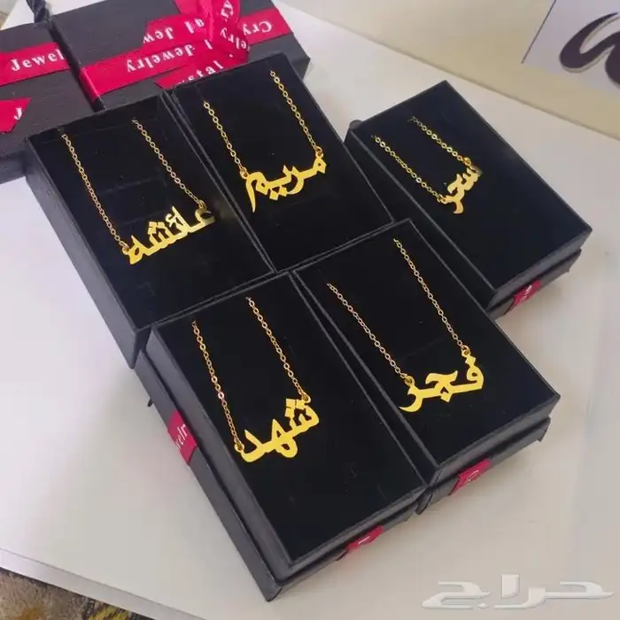 بروشات بلاسم وسلسل بلاسم مطلي ذهب تصمم حسب الطلب 1