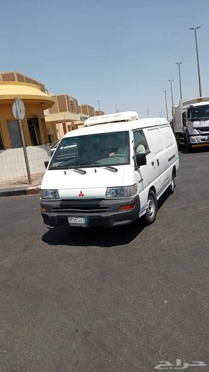 باص ثلاجه مستوبيشي 2009بنزين الثلاجه تعمل والمكيف الفحص جديد 2