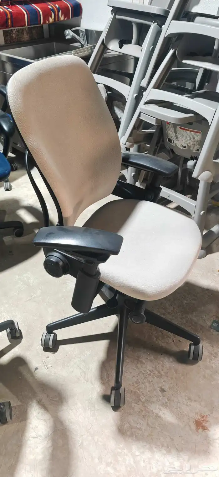 كراسي مكتبية فاخرة من الجريسي 12