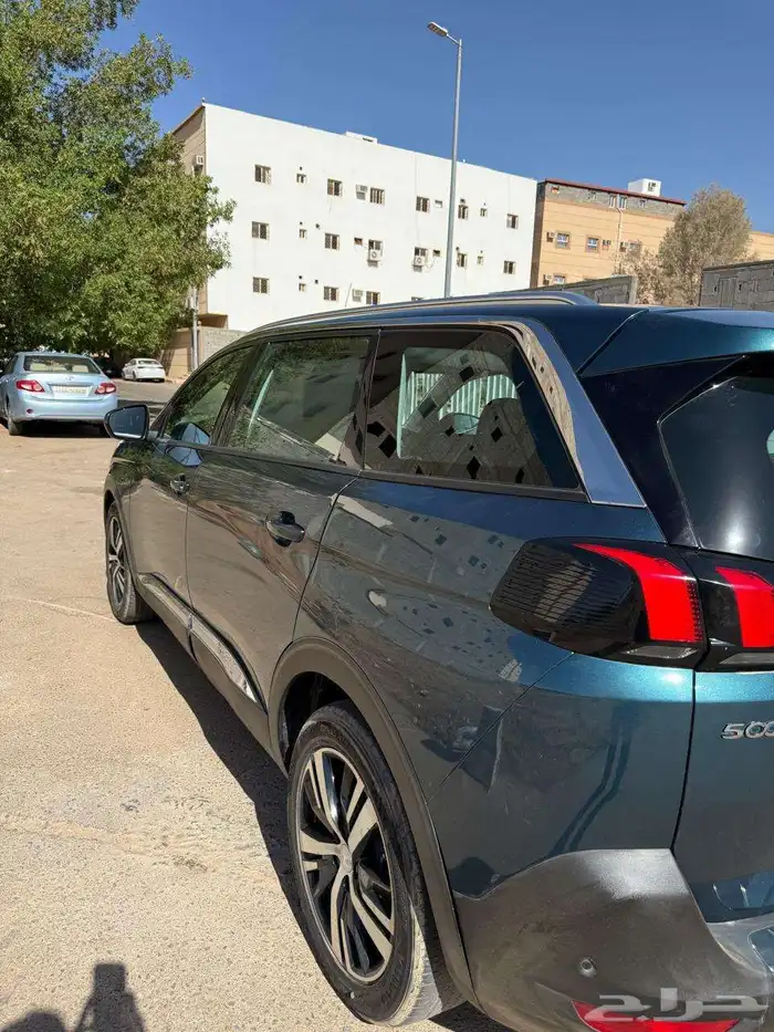 بيجو 5008 عائليه بحاله ممتازه 4