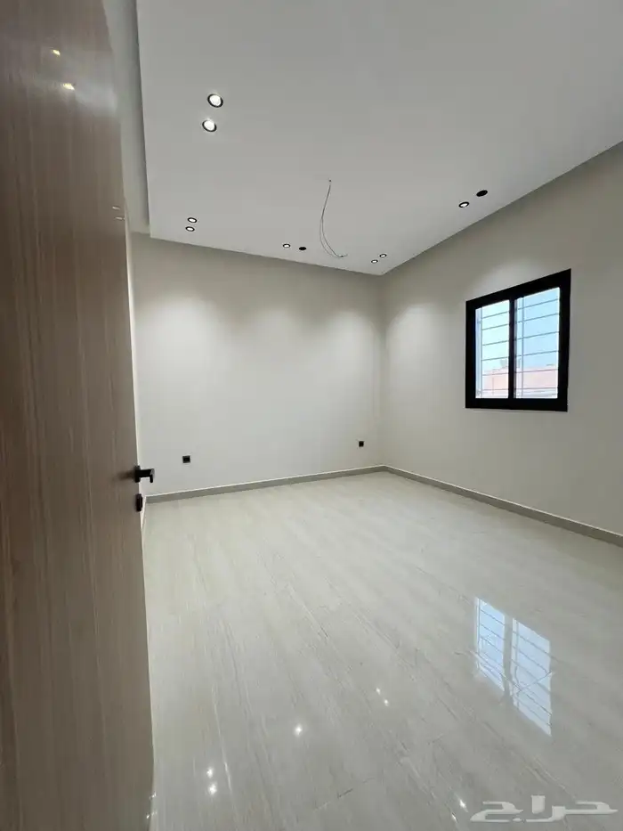 للبيع شقه دوبلكس دورين حي احد جديده بالدمام 720 الف 9