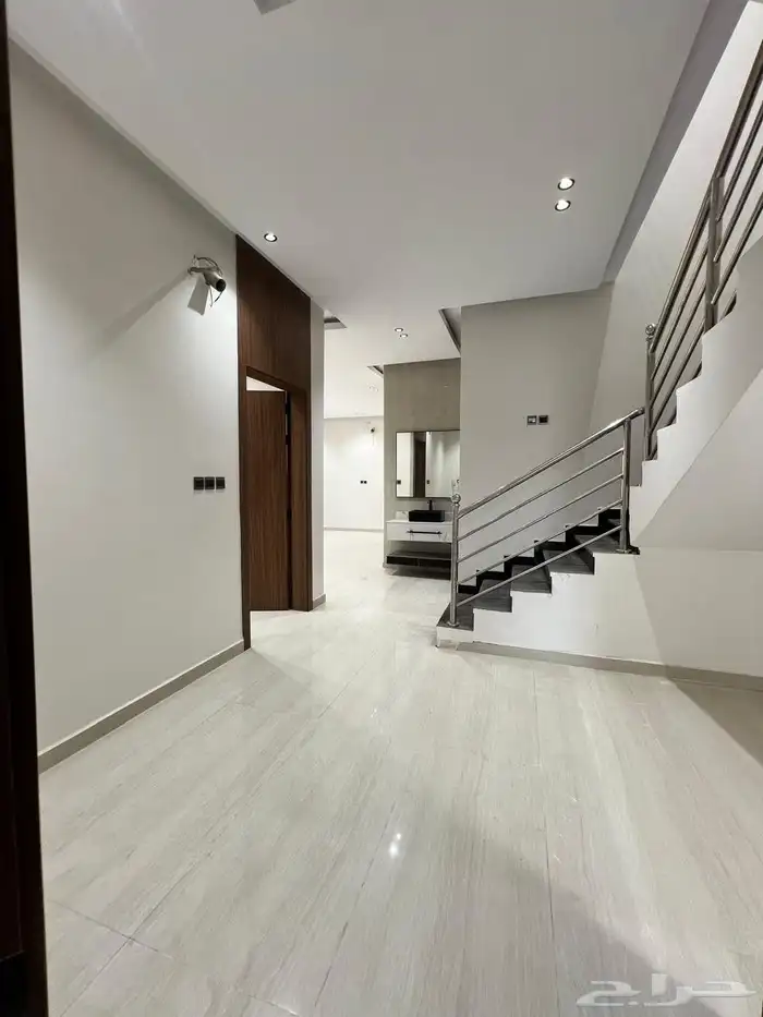 للبيع شقه دوبلكس دورين حي احد جديده بالدمام 720 الف 1