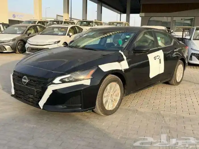 عرض خاص نيسان التيما 2025 اللون الاسود 2