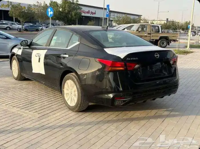 عرض خاص نيسان التيما 2025 اللون الاسود 7