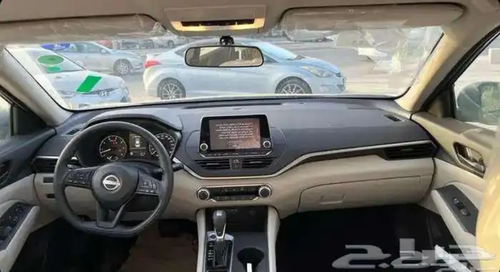 عرض خاص نيسان التيما 2025 اللون الاسود 4