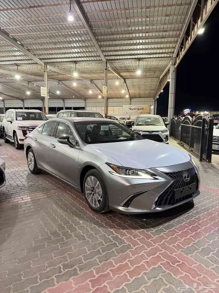 لكزس ES 250 AA ذهبي 2025 وارد عبداللطيف جميل 1