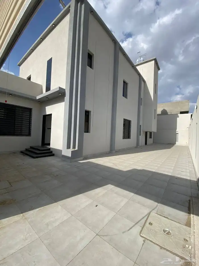 للبيع فيلا فاخرة علي أرض كامله بمساحة 520 متر 3