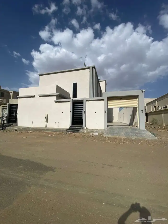 للبيع فيلا فاخرة علي أرض كامله بمساحة 520 متر 2